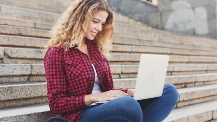 Forfait internet étudiant : comment en bénéficier ?